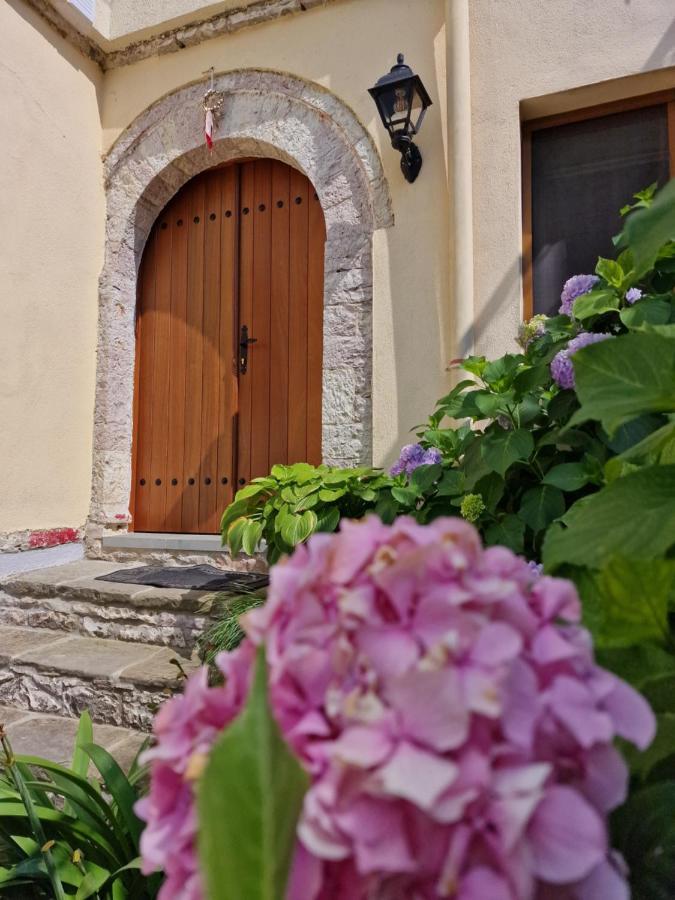 Palorto Traditional Hotel Gjirokastër Exteriör bild